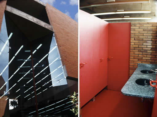 Glass curtain and restroom view.
Click to go forward
Cliquer pour avancer
Clicate per andare avanti
Clique para ir adiante
